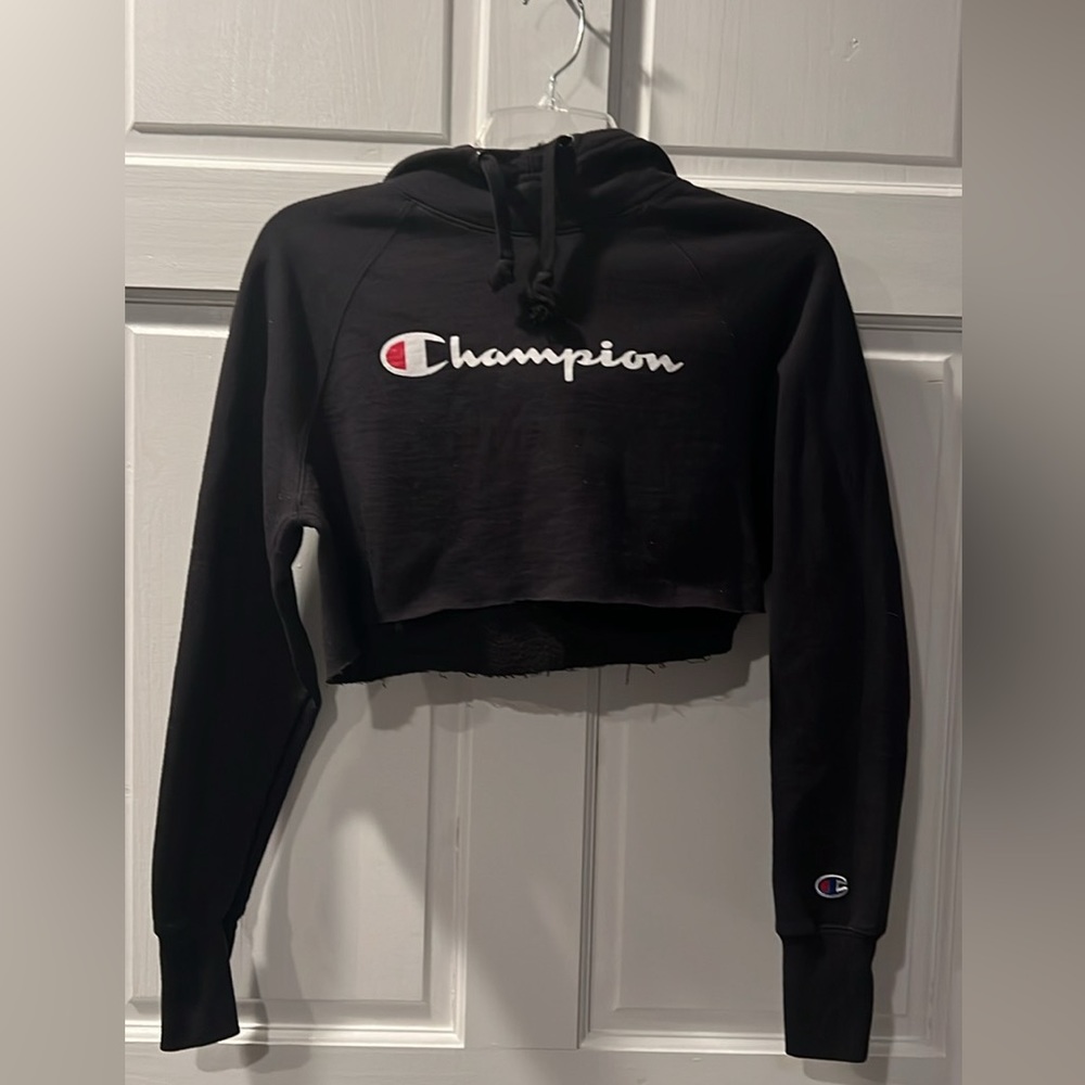 72. Women’s Champion Crop Sweatshirt